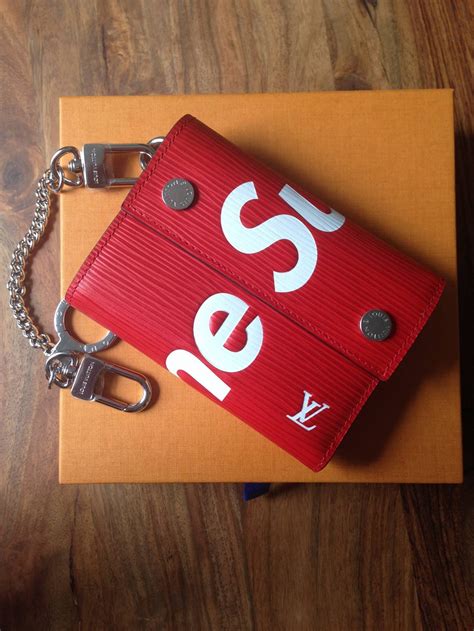 lv supreme chain wallet replica